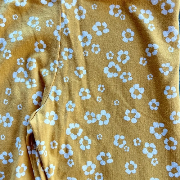 NWOT Old Navy Girls Yellow Floral Leggings Size 10-12 - Picture 4 of 5